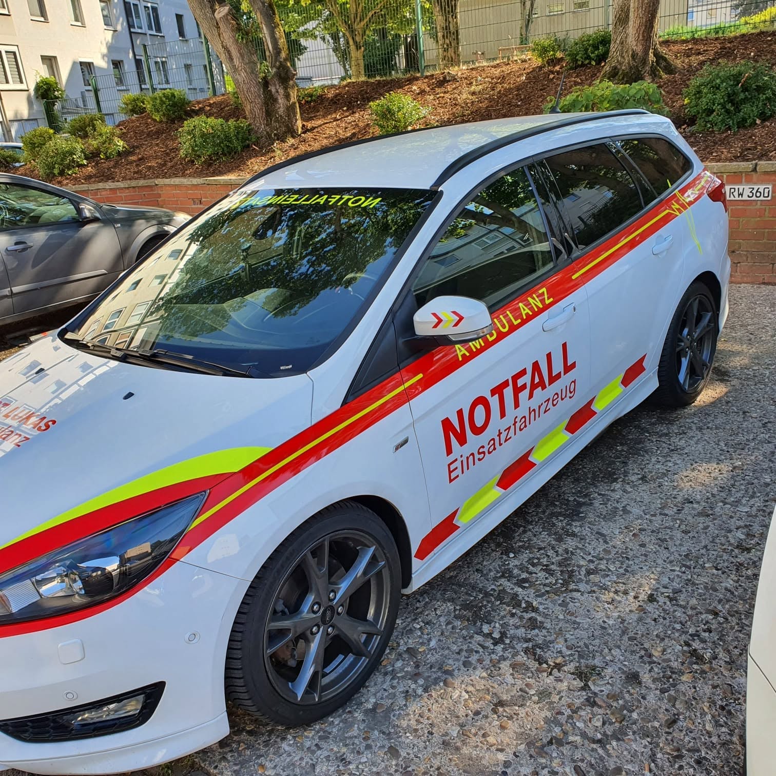 Medizinisches Notfall-Einsatzfahrzeug der Lukas-Dienste